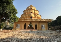 Tháp sen chua kỳ quang 2